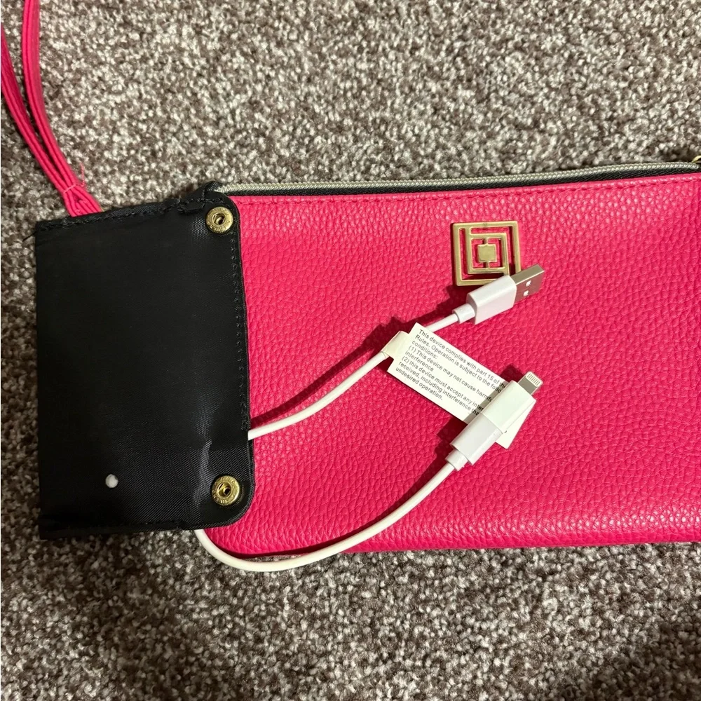 Liz Claiborne Vegan Faux Pebbled Leather Phone Charging Wristlet Wallet